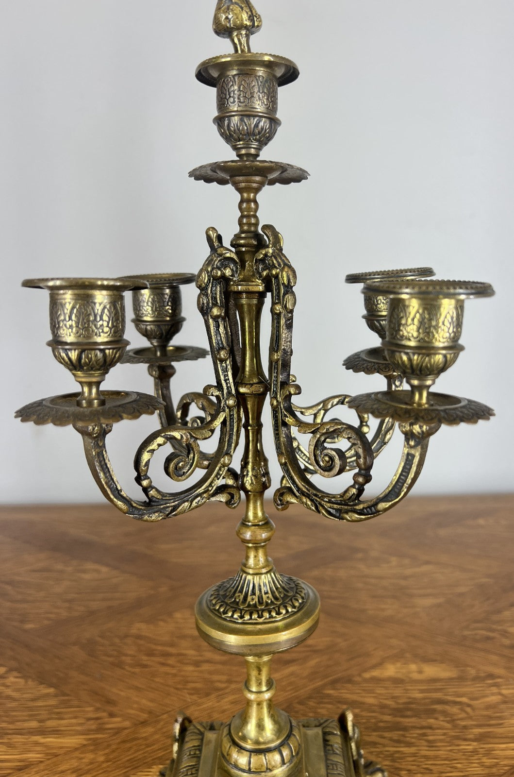 Clock Vintage French Style Clock Garniture with Candelabras LOT 466116