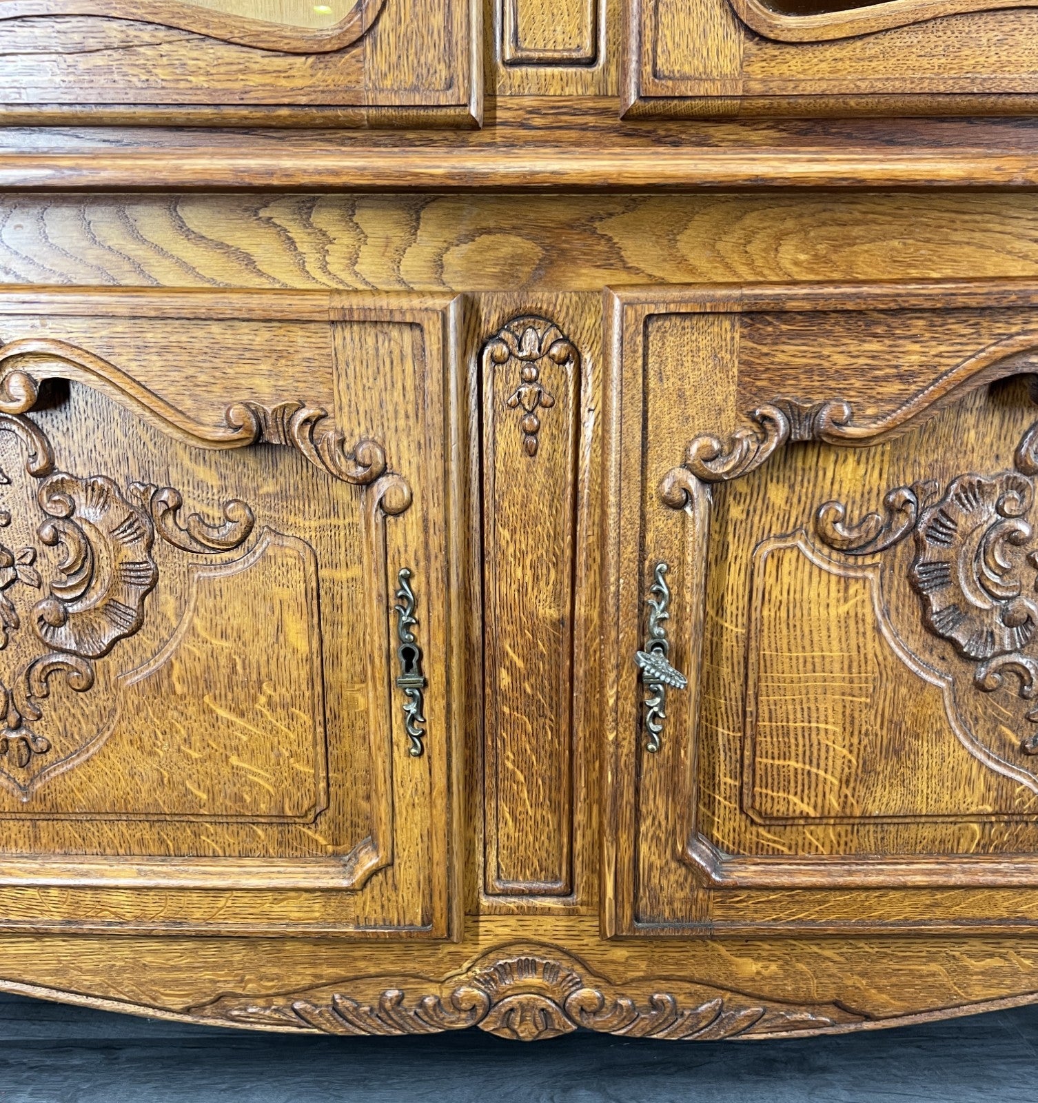 Bookcase Vintage French Louis XIV Oak Display Cabinet Carved Sideboard LOT 45787