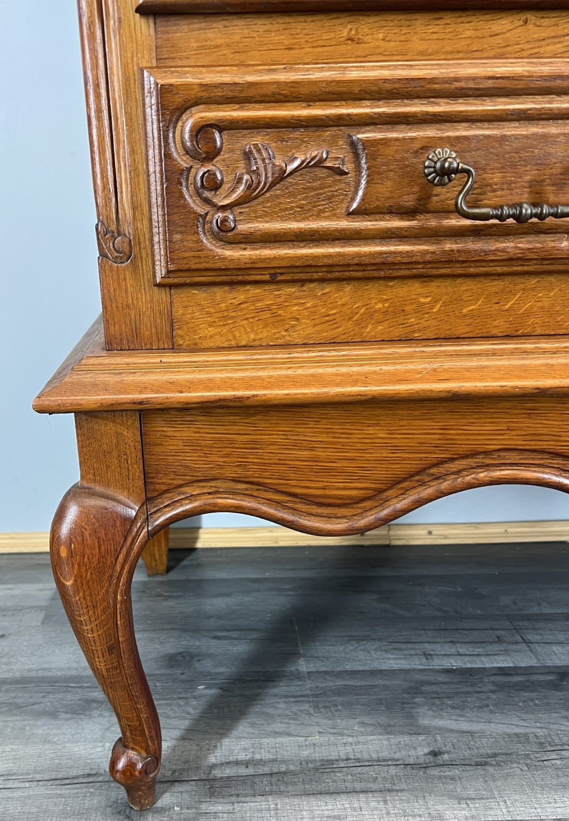 Cabinet Vintage French Louis XIV Oak Sideboard with Carved Cupboard LOT 44717