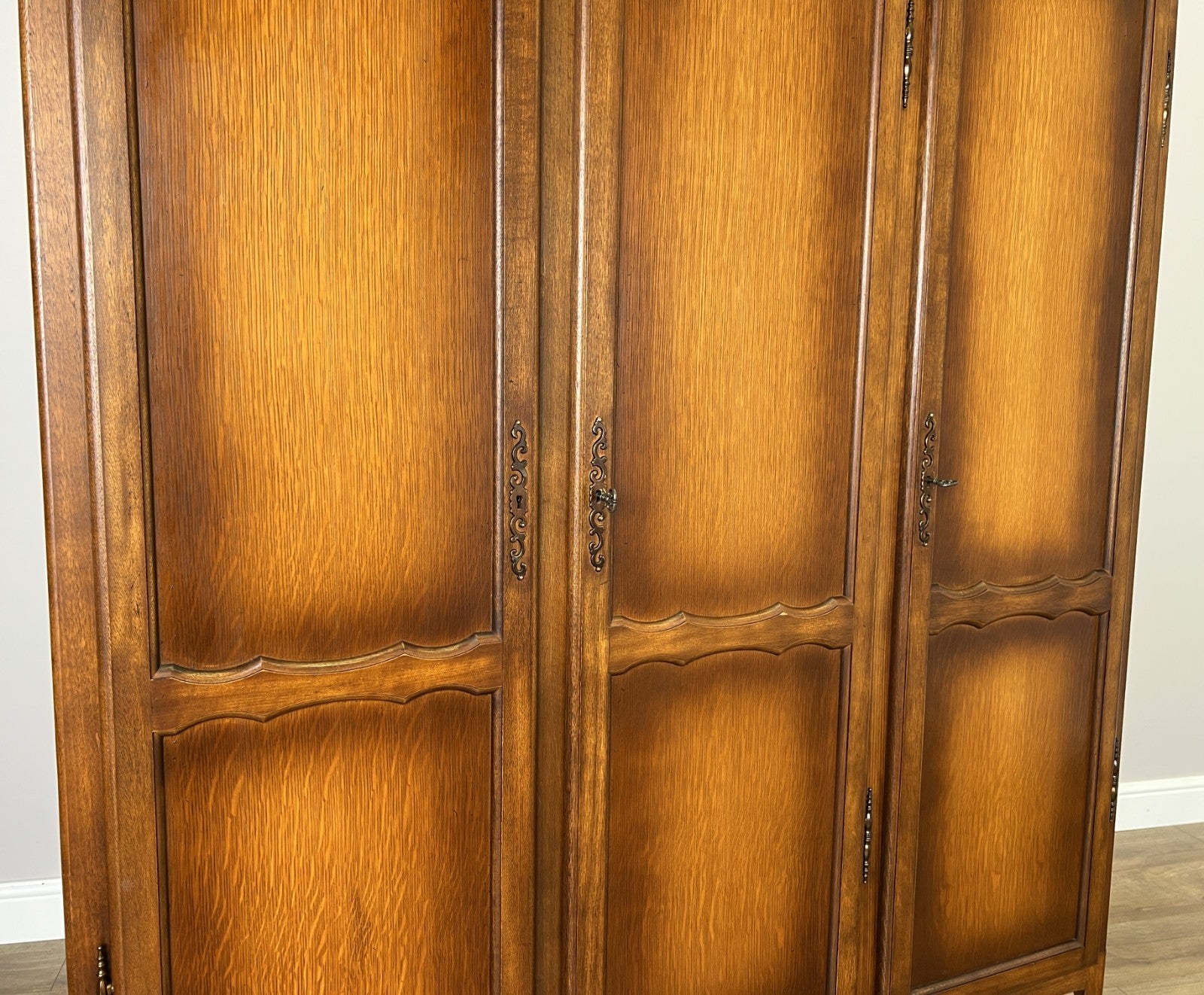 Wardrobe Vintage French Louis Oak Triple Door Carved Armoire Cabinet LOT 61036