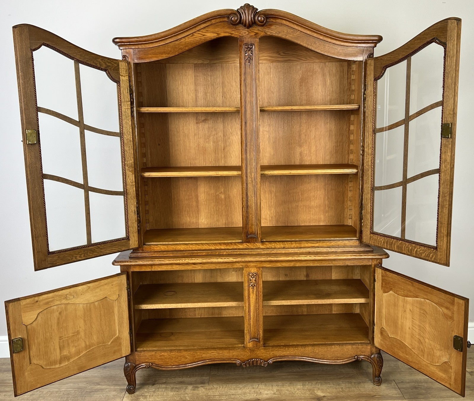 Bookcase Vintage French Louis XIV Style Oak Display Cabinet Sideboard LOT 493414