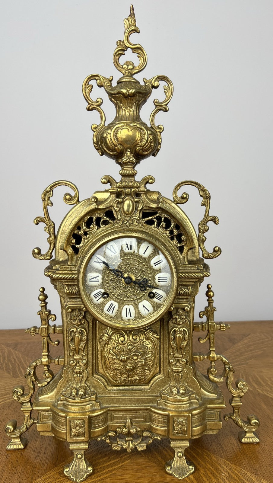 Clock Vintage Style Brass Ornate Mantel Clock Decorative Table Clock LOT 60380