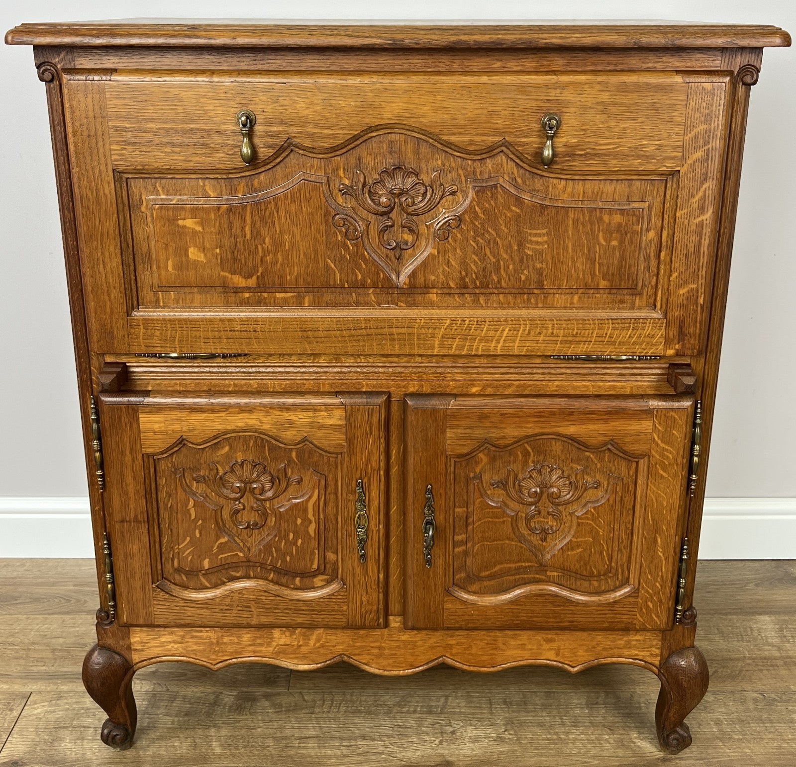 Cabinet Vintage French Louis XIV Style Oak Sideboard Carved Cupboard LOT 62491