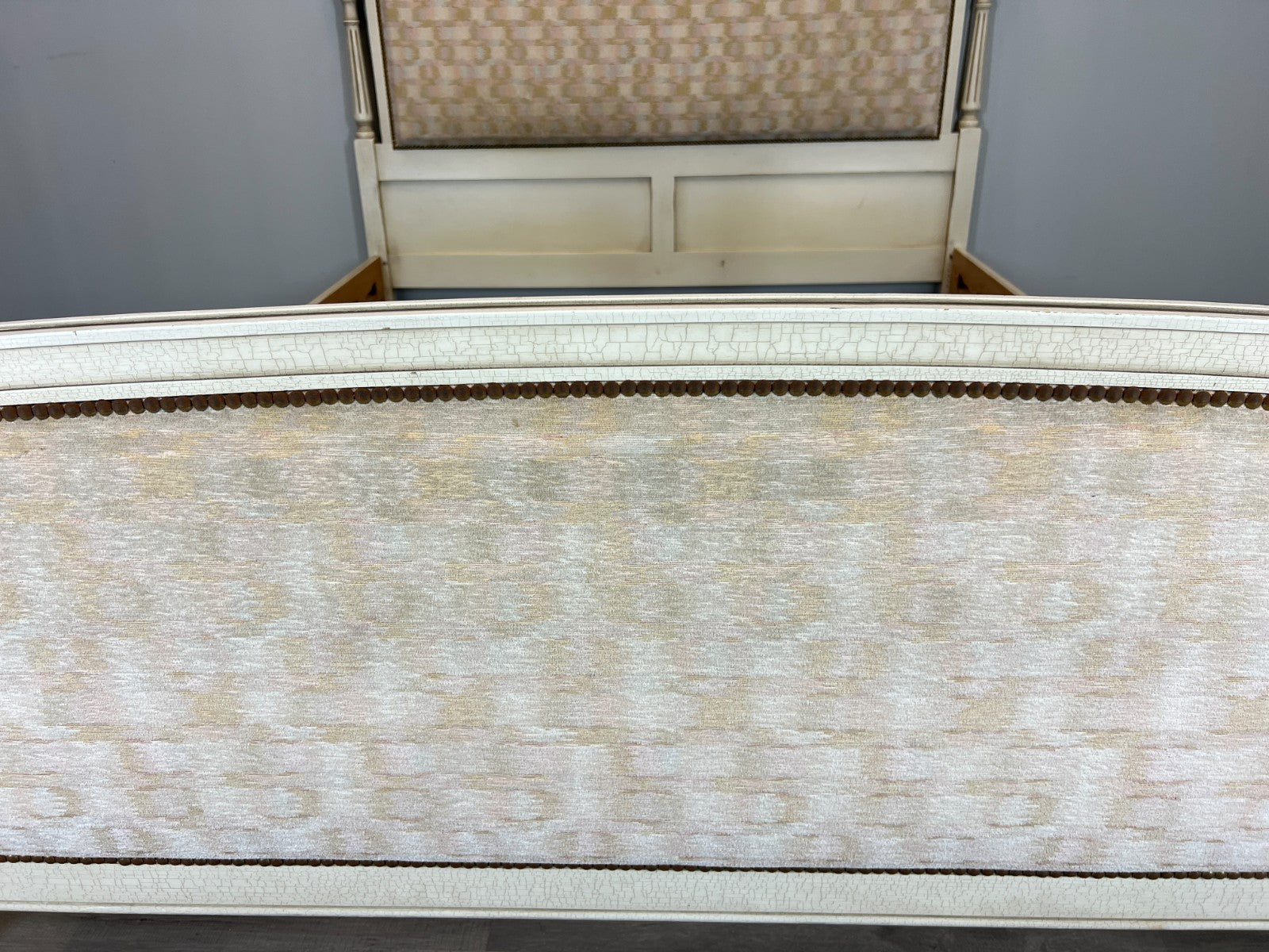 Bed King Size Vintage French Shabby Chic  Bed Frame Carved Headboard LOT 45843