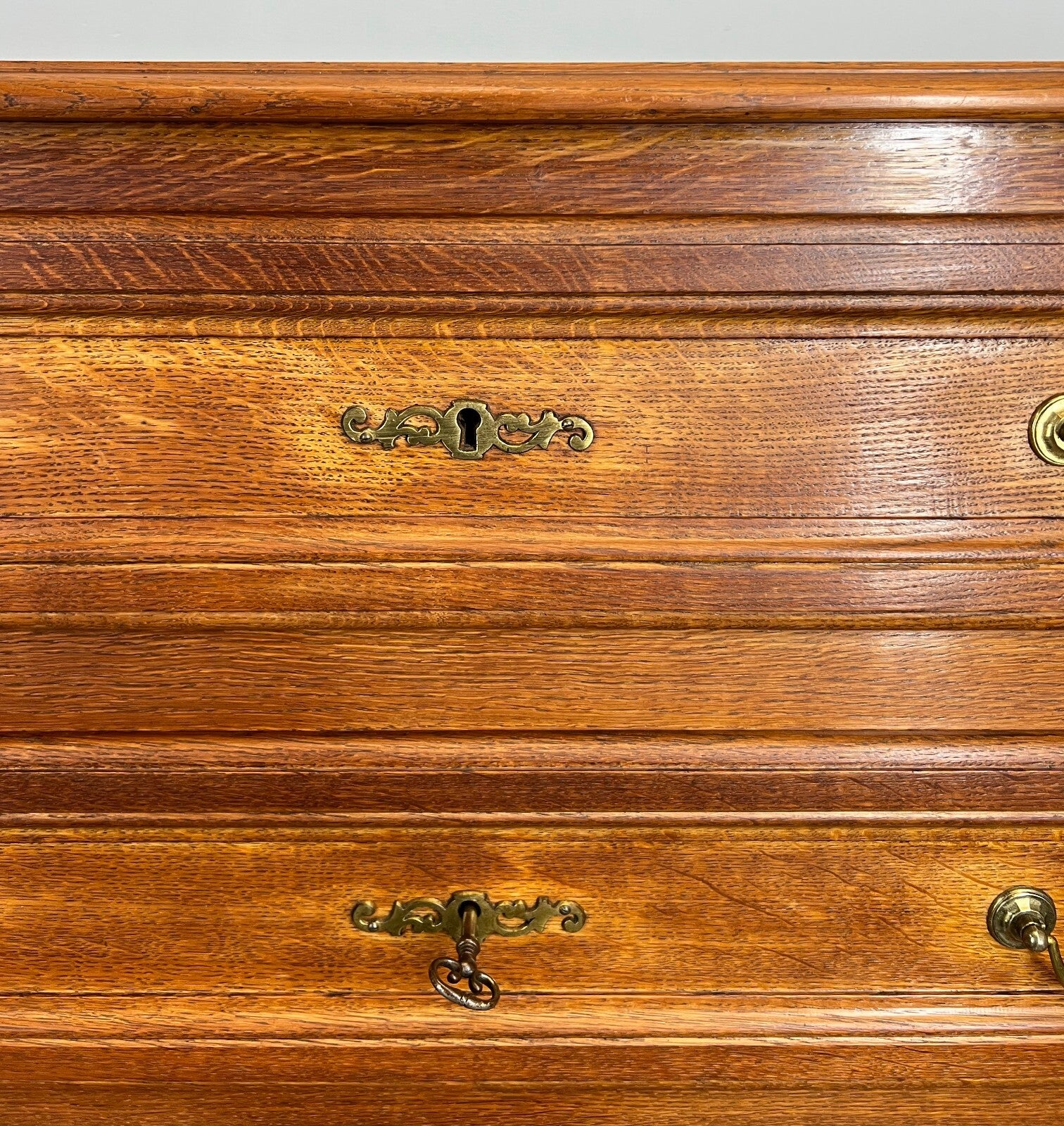 Chest of Drawers Vintage French Louis XVI Style Oak 3 Drawers Cabinet LOT 37706