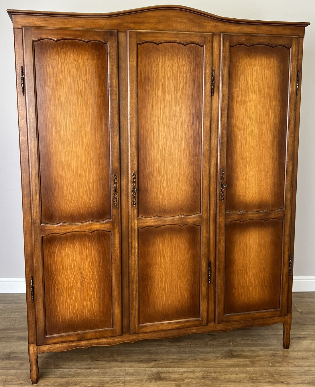 Wardrobe Vintage French Louis Oak Triple Door Carved Armoire Cabinet LOT 61030