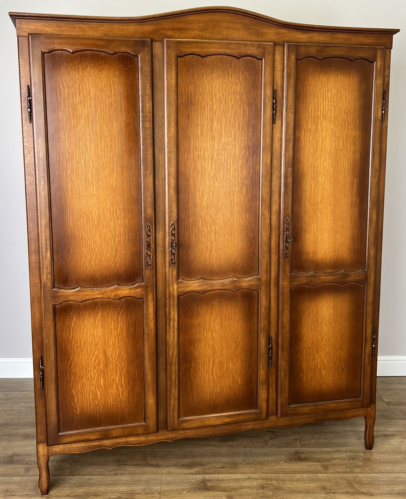 Wardrobe Vintage French Louis Oak Triple Door Carved Armoire Cabinet LOT 61031