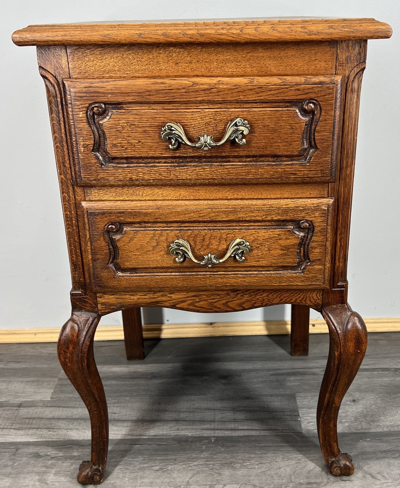 Bedside Table Vintage French Louis XVI Oak Carved Nightstand Cabinet LOT 46952