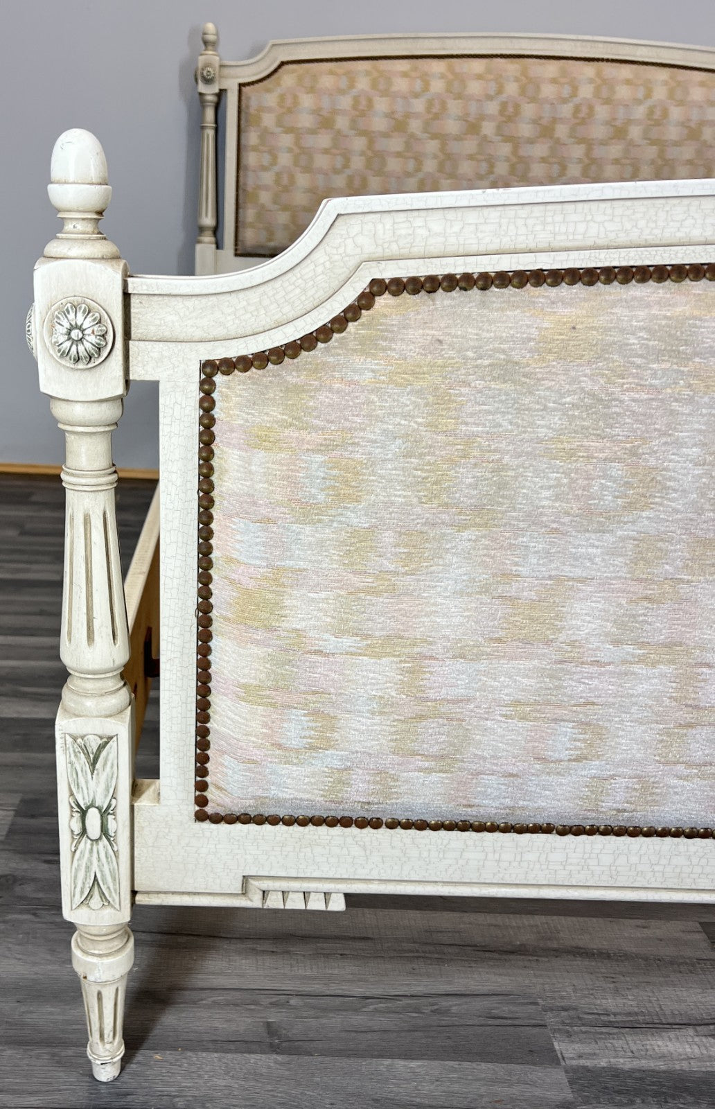 Bed King Size Vintage French Shabby Chic  Bed Frame Carved Headboard LOT 45844