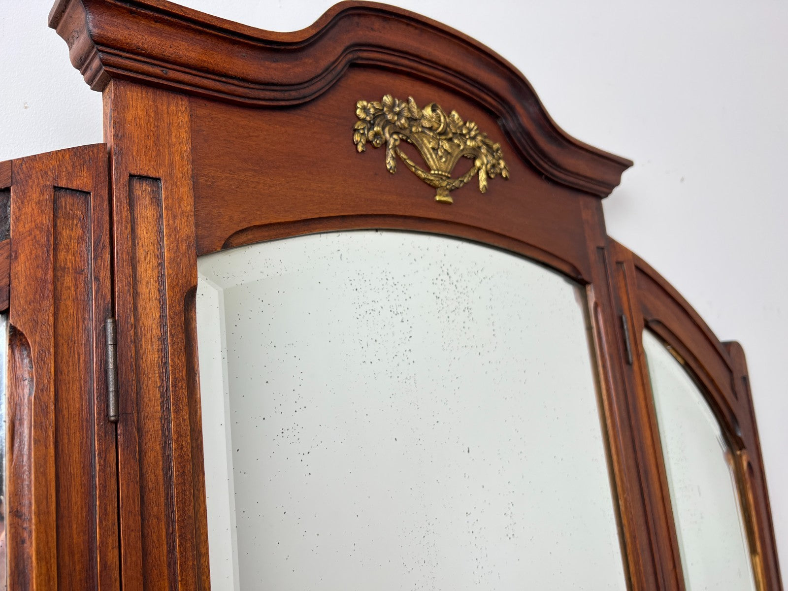 Mirror Antique French Style Walnut Triple Folding Dressing Table Mirror LOT 61394