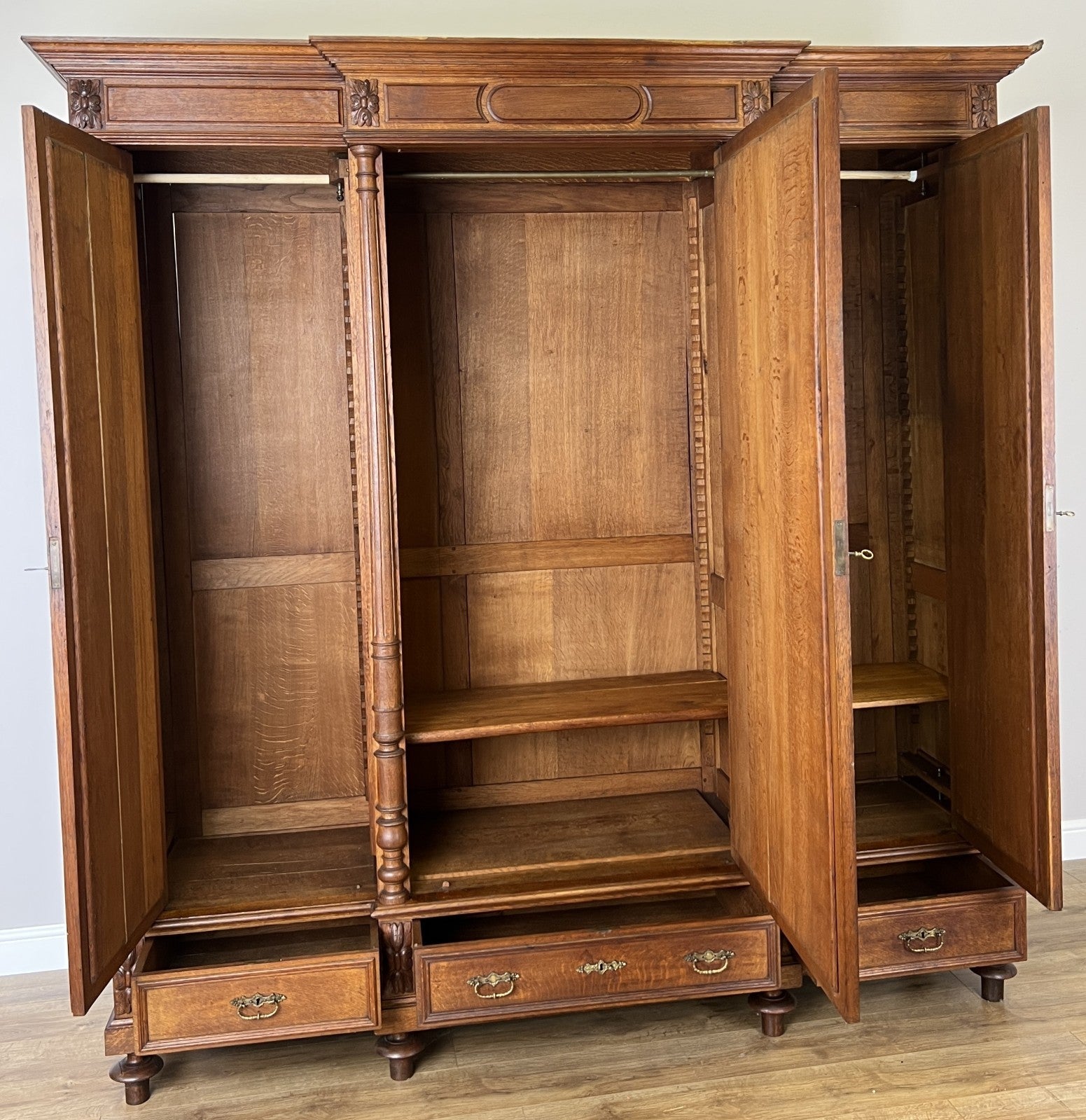 Wardrobe Antique French Style Oak Three Door Carved Mirrored Armoire LOT 623118