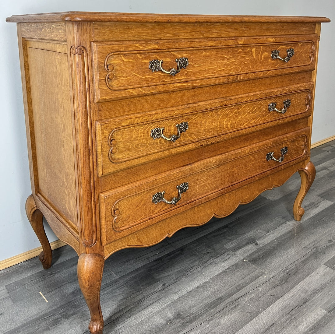 Chest of Drawers Vintage French Louis Oak with 3 Drawers Carved Cabinet LOT 44680