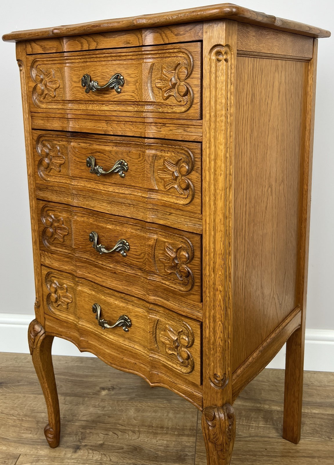 Chest of Drawers Vintage French Louis Oak 4 Drawers Carved Cabinet LOT 62313