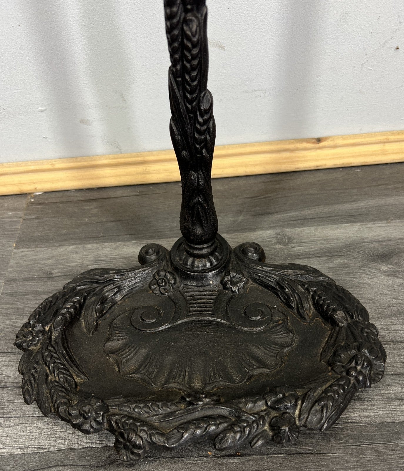 Umbrella Stand Vintage French Style Metal Ornate Hallway Stand LOT 47484
