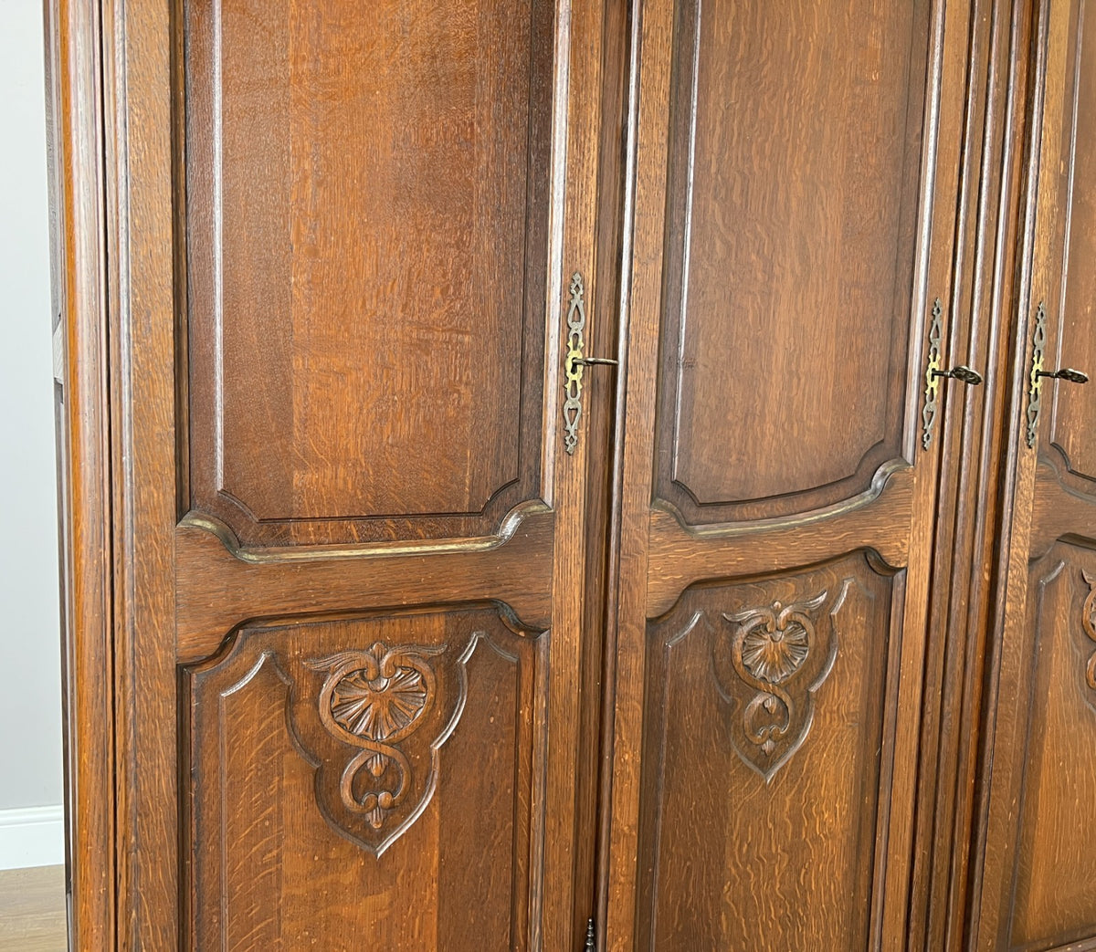 Wardrobe Vintage French Louis XVI Style Oak Four Door Carved Armoire LOT 6502