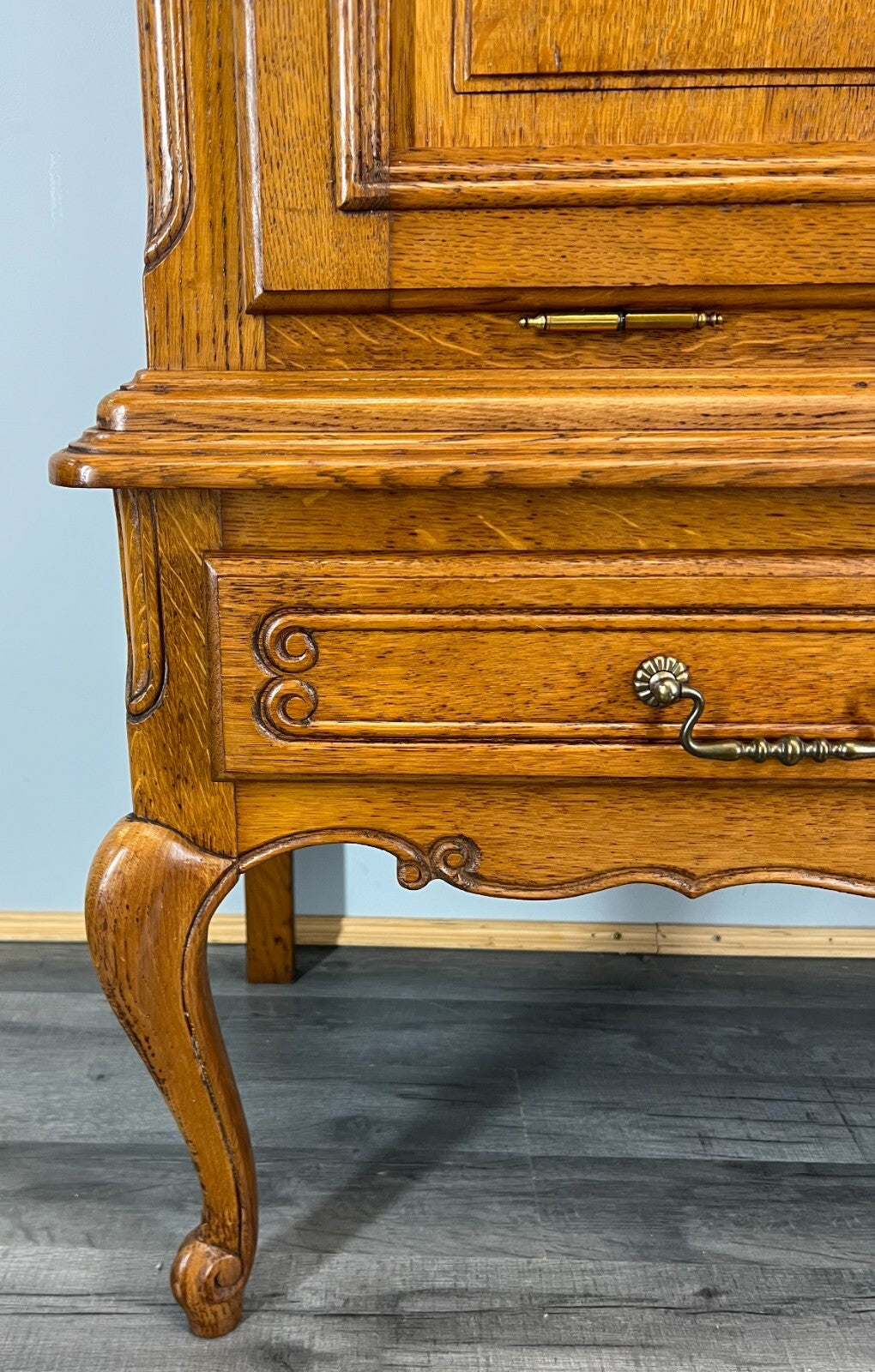 Cabinet Vintage French Style Oak Carved Sideboard with Drawer LOT 37577
