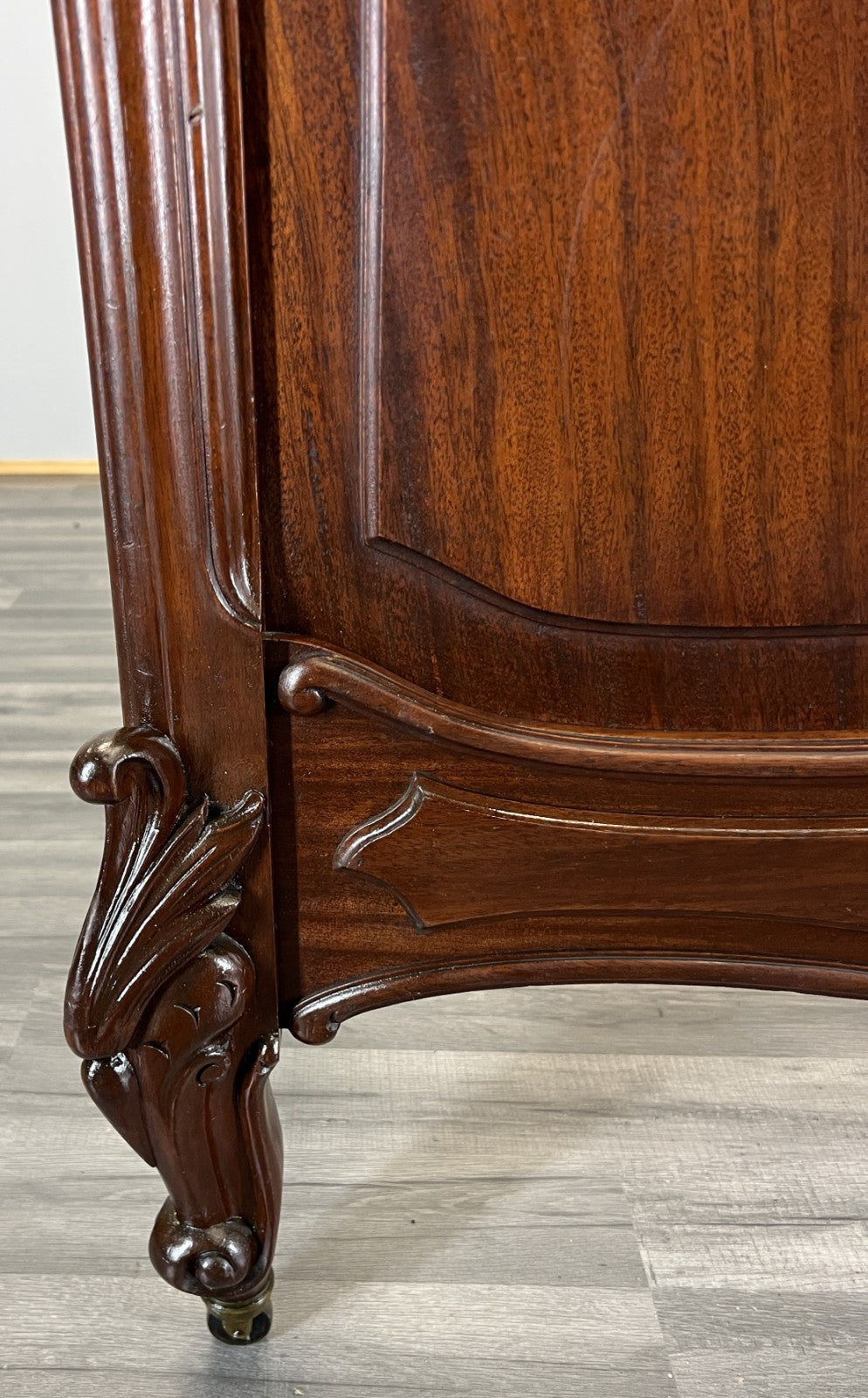 Bed Antique French Style Double Bed Frame Walnut Carved Headboard LOT 46164