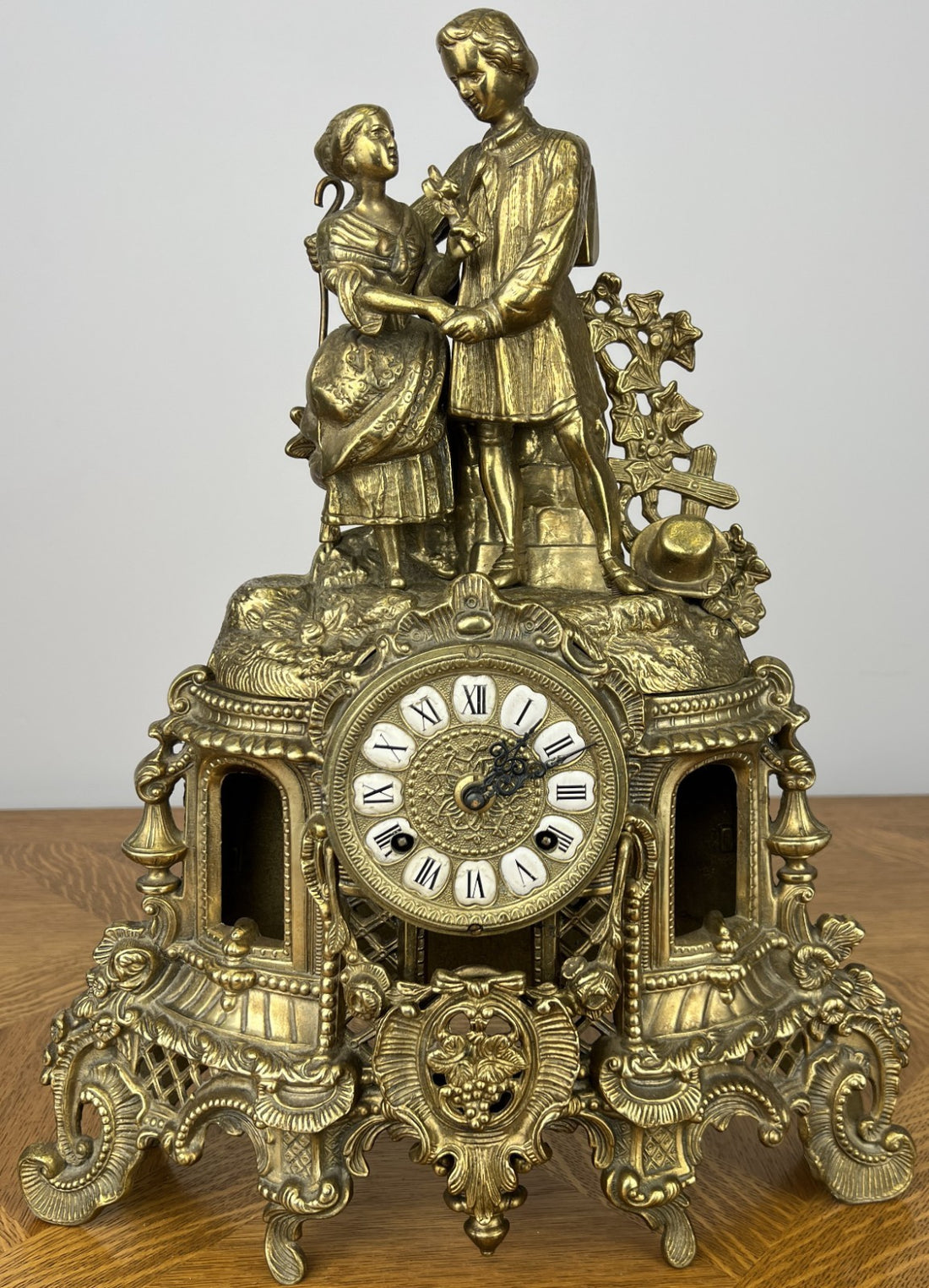 Clock Vintage Brass Figural Mantel Clock Decorative Ornate Design LOT 60350