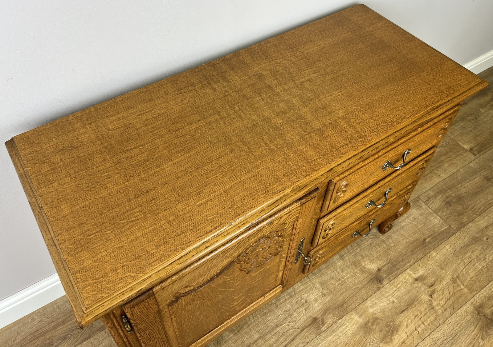 Cabinet Vintage French Louis XIV Oak Sideboard with Carved Cupboard LOT 626410