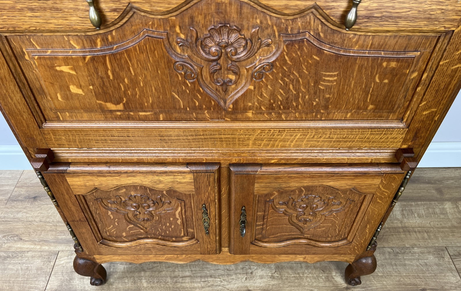 Cabinet Vintage French Louis XIV Style Oak Sideboard Carved Cupboard LOT 624914