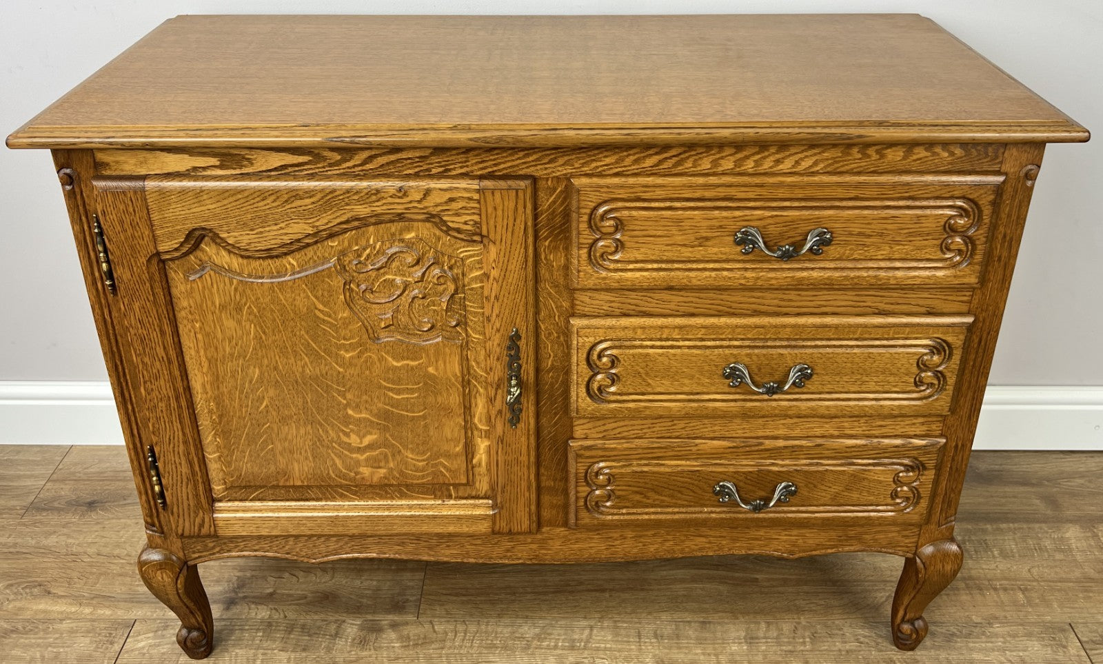 Cabinet Vintage French Louis XIV Oak Sideboard with Carved Cupboard LOT 62640