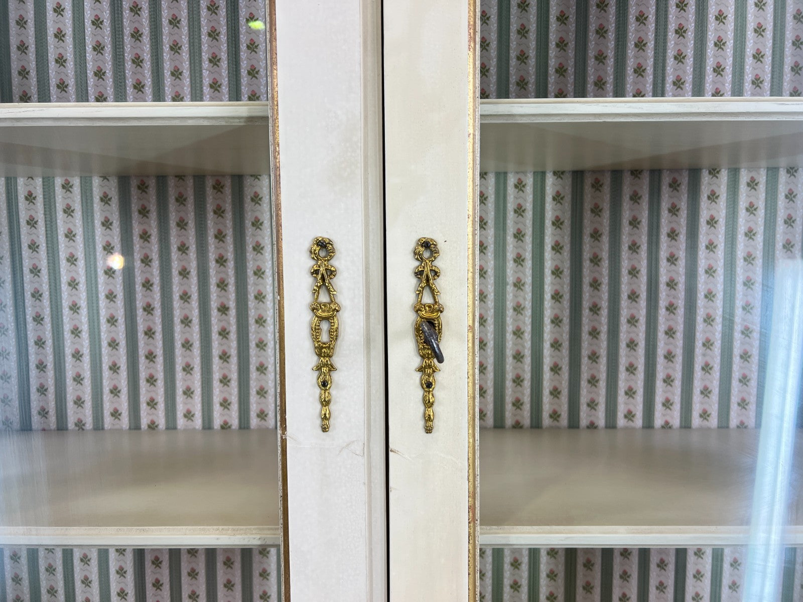 Display Cabinet Vintage French Style Shabby Chic Glazed Sideboard LOT 47926