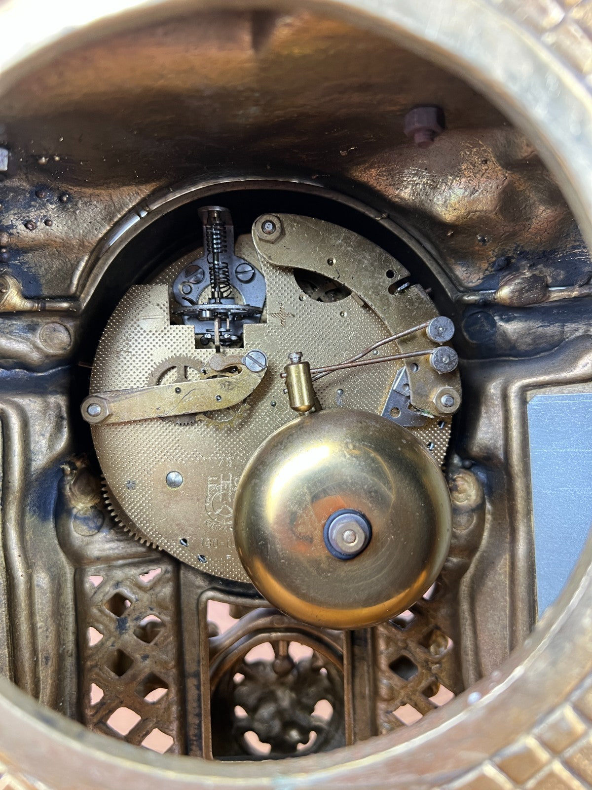 Clock Vintage French Brass Ornate Romantic Couple Mantel Clock LOT 605213
