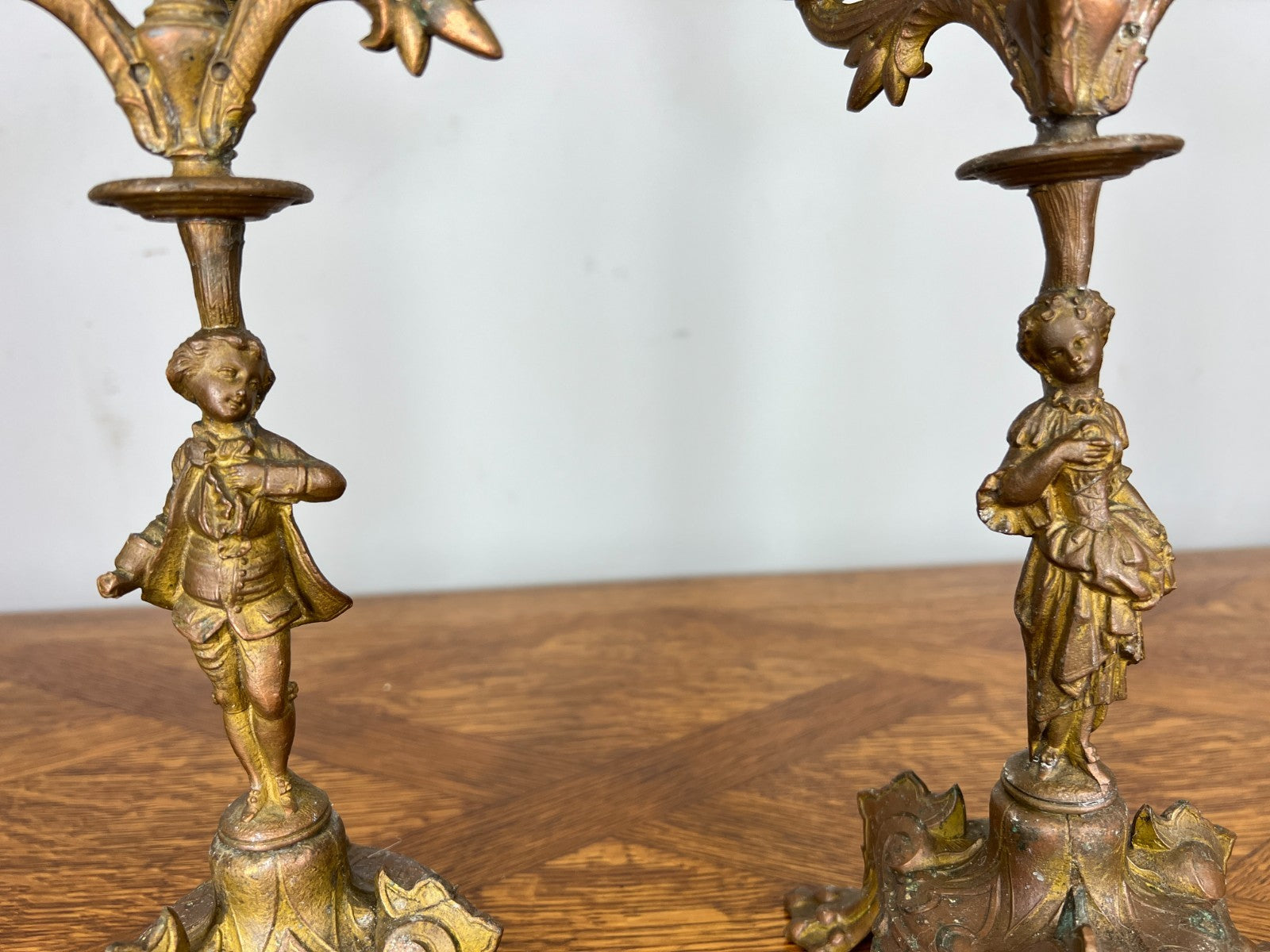 Clock Vintage French Style Mantel Clock with Matching Candelabras Set LOT 468010