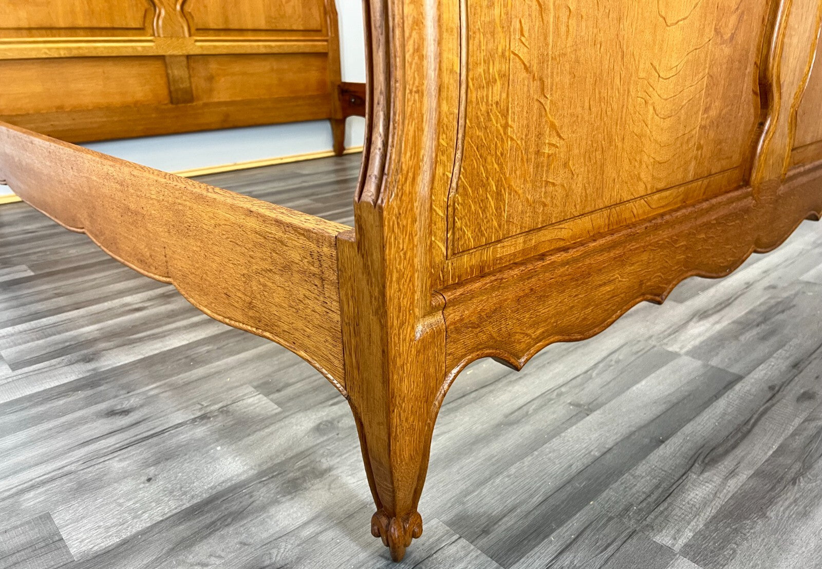 Bed Vintage French Louis XVI Double Bed Frame Oak Carved Headboard LOT 36548