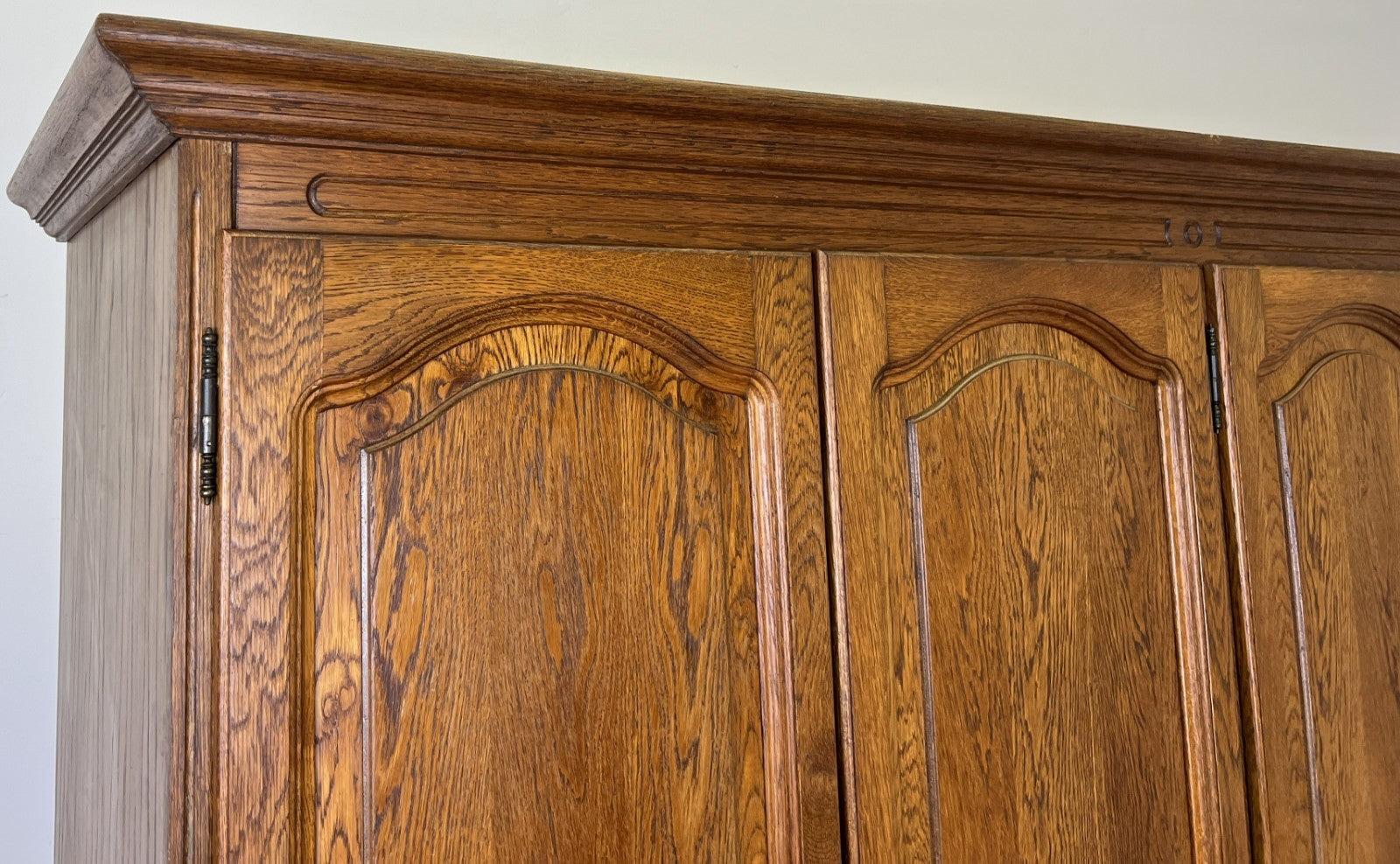 Wardrobe Vintage French Style Oak Four Door Carved Armoire Cabinet LOT 61582