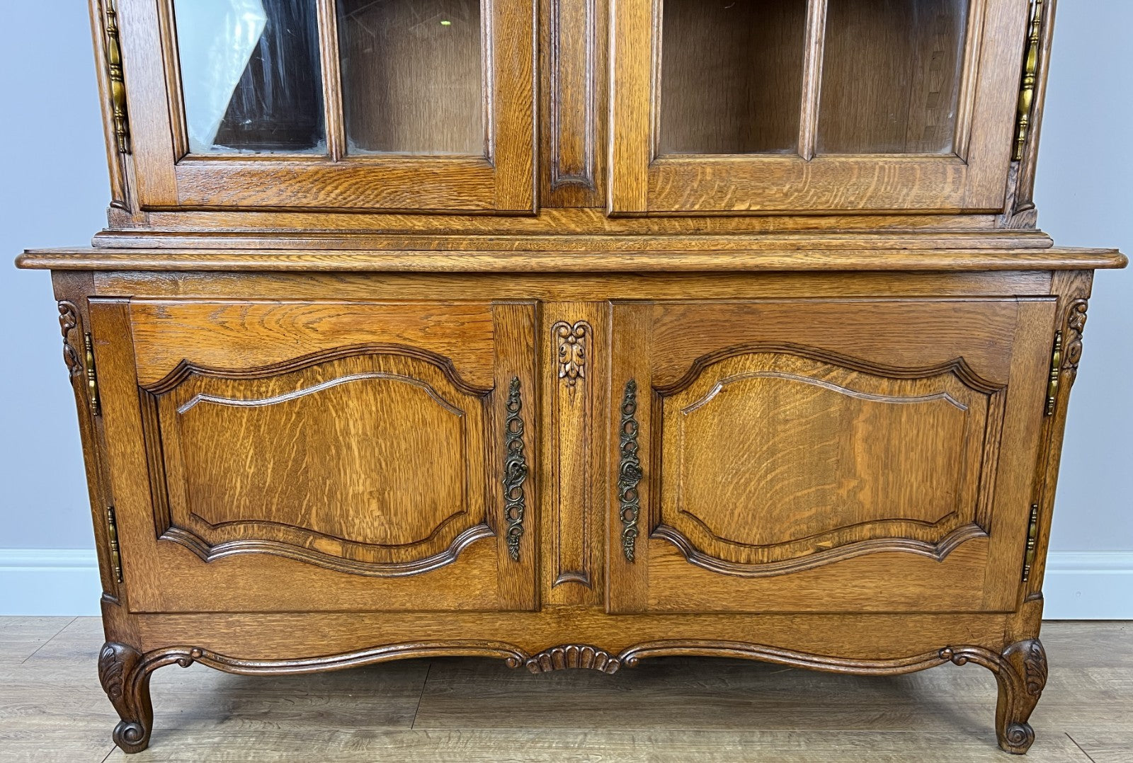 Bookcase Vintage French Louis XIV Style Oak Display Cabinet Sideboard LOT 49345