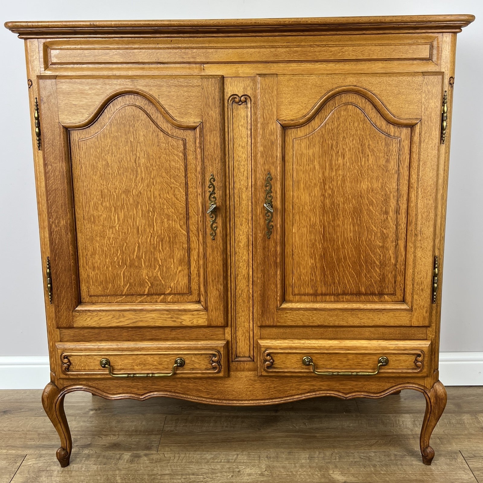 Cabinet Vintage French Louis XIV Style Sideboard Oak Carved Cupboard LOT 62681
