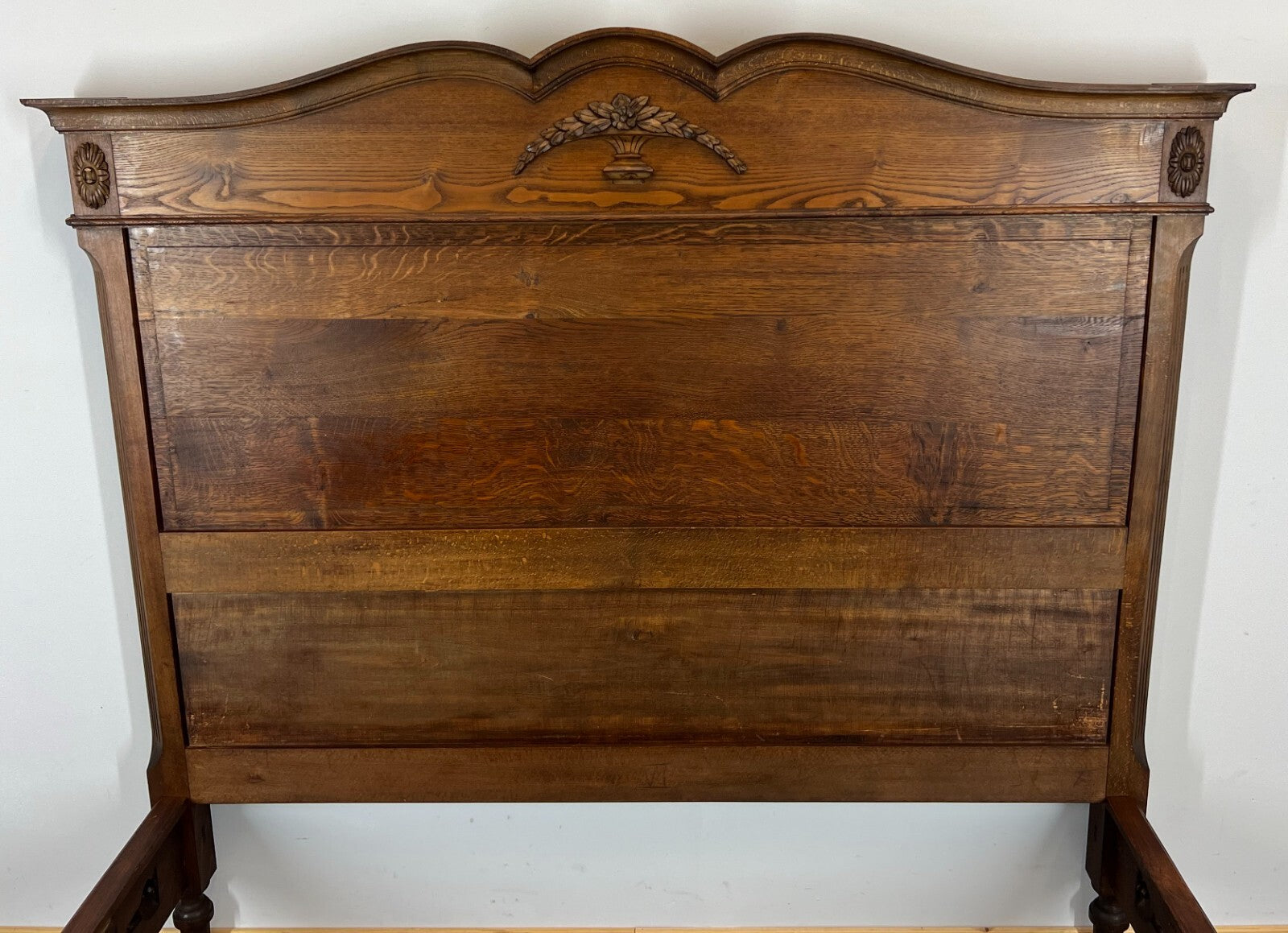 Bed Antique French Style Double Bed Wood Frame Carved Headboard LOT 32393