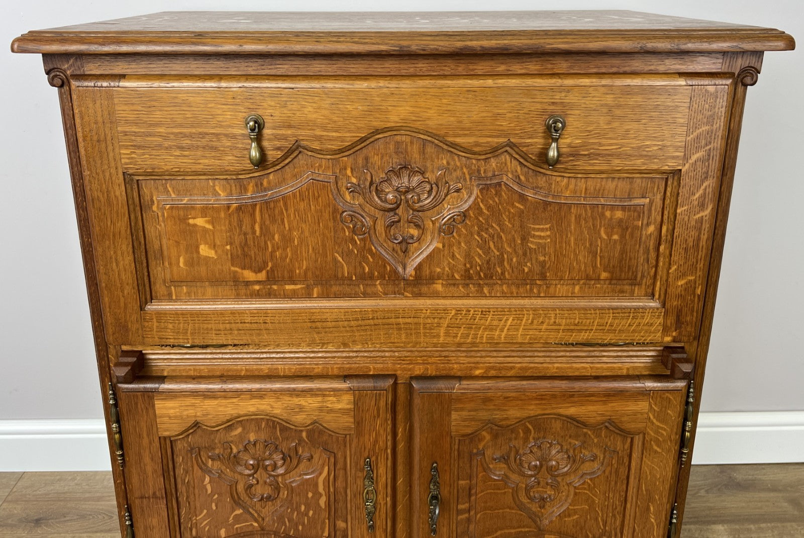 Cabinet Vintage French Louis XIV Style Oak Sideboard Carved Cupboard LOT 62493