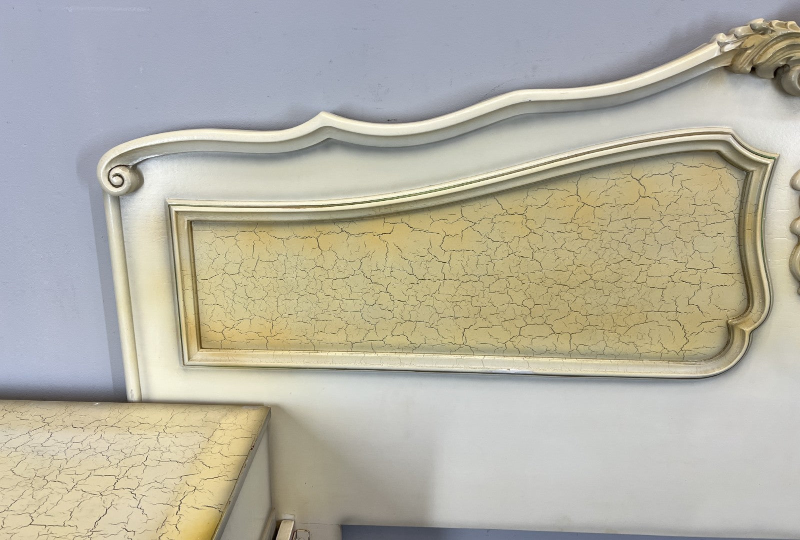 Bed Vintage Shabby Chic Double Bed Frame Headboard with Bedsides Tables LOT 46367