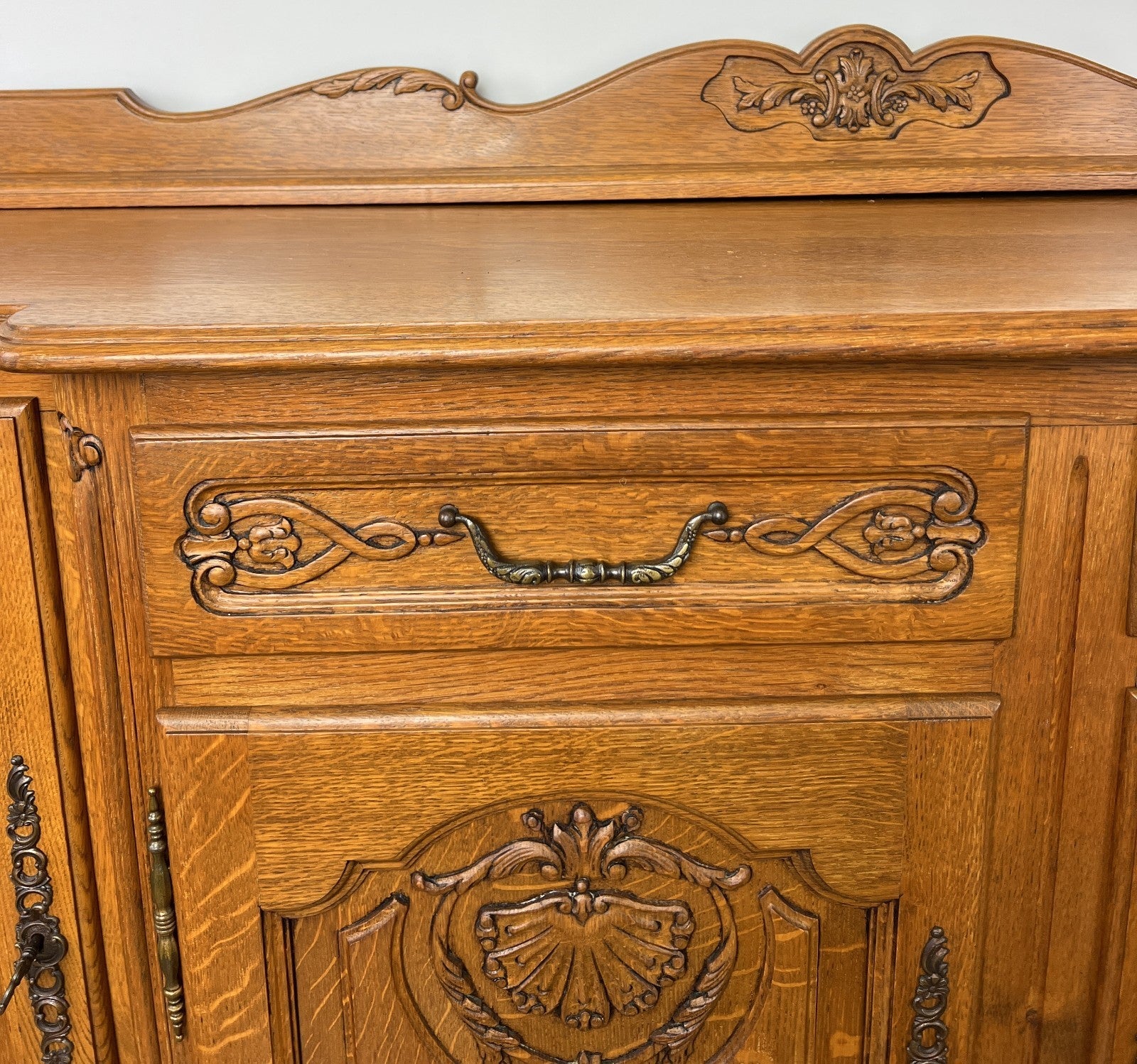 Sideboard Vintage French Louis Style Oak 4 Door Cupboard Carved Cabinet LOT 63618