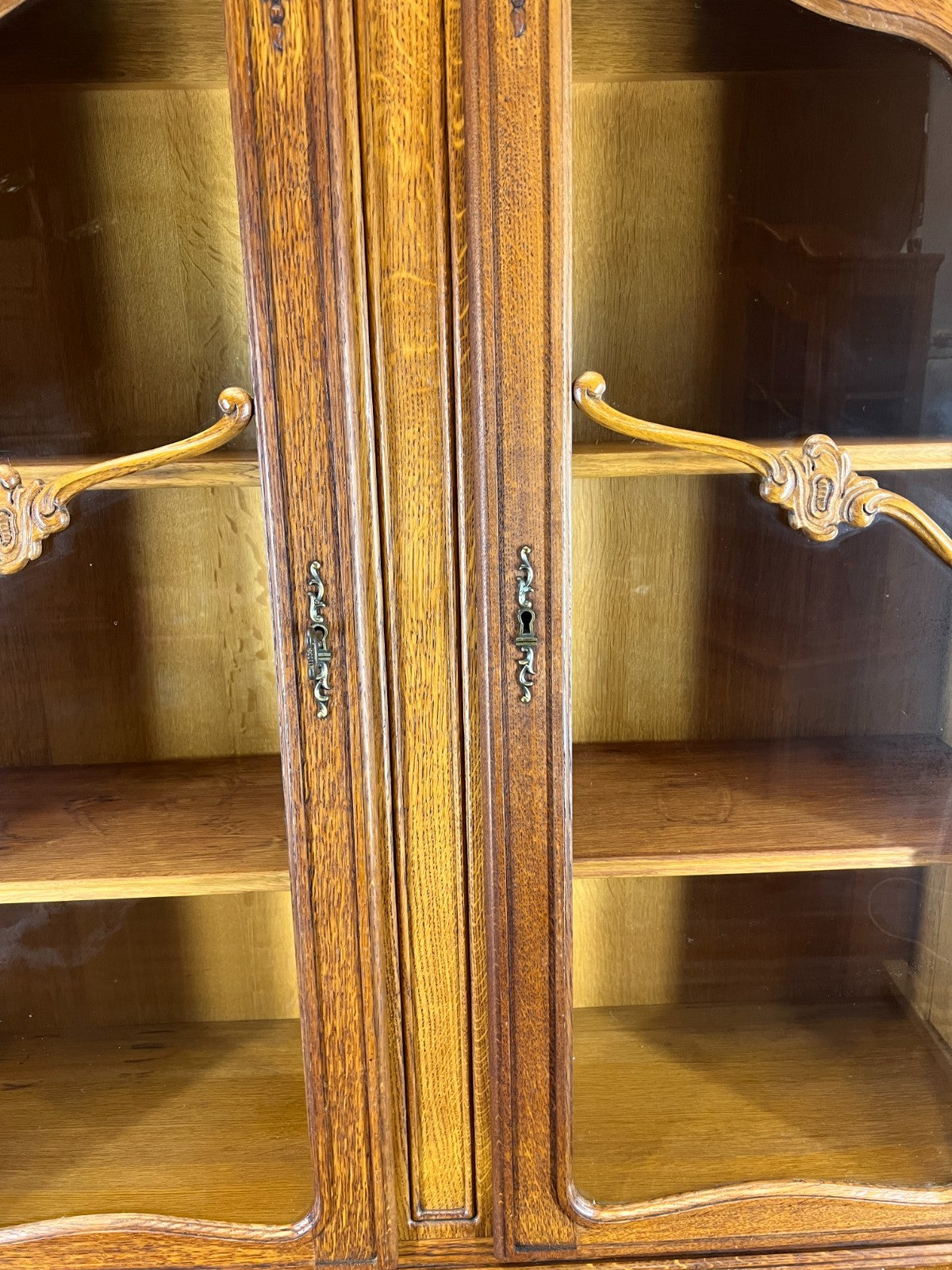 Bookcase Vintage French Louis XIV Oak Display Cabinet Carved Sideboard LOT 45784