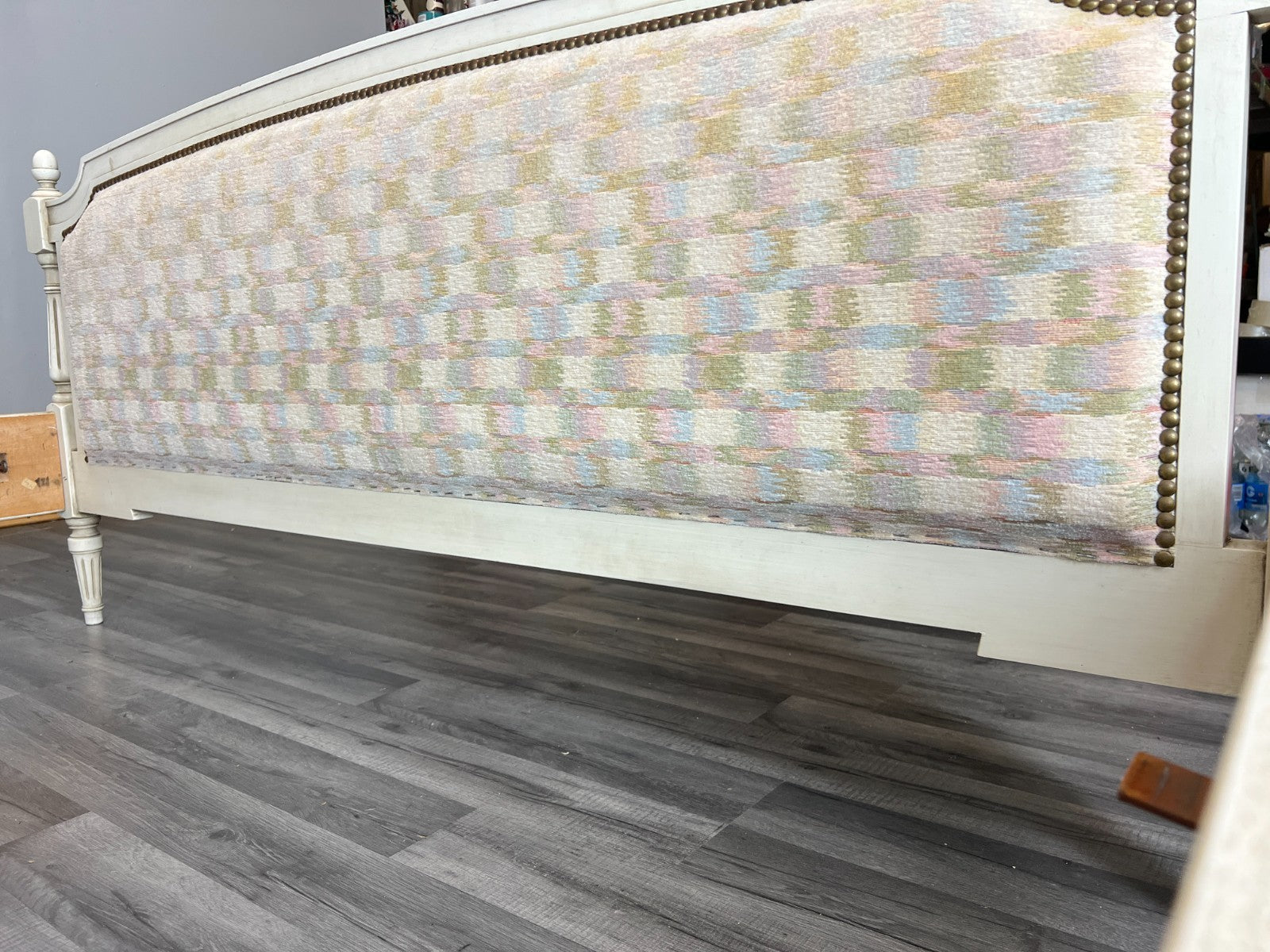 Bed King Size Vintage French Shabby Chic  Bed Frame Carved Headboard LOT 458410