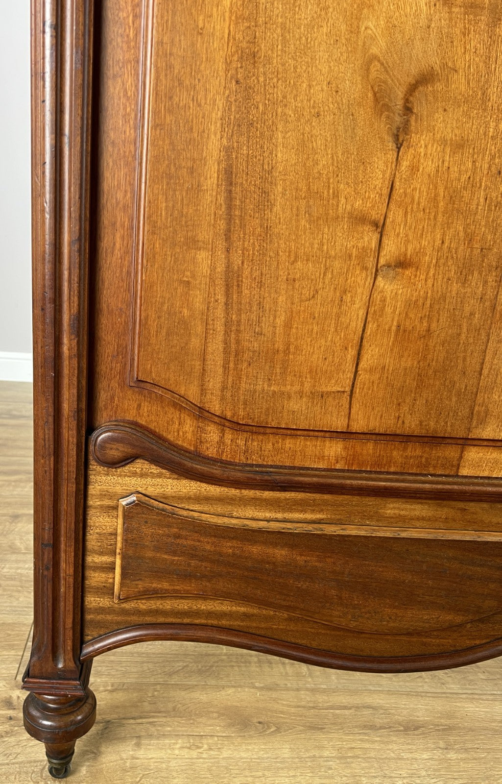 Bed Antique French Style Double Bed Frame Walnut Carved Headboard LOT 64074