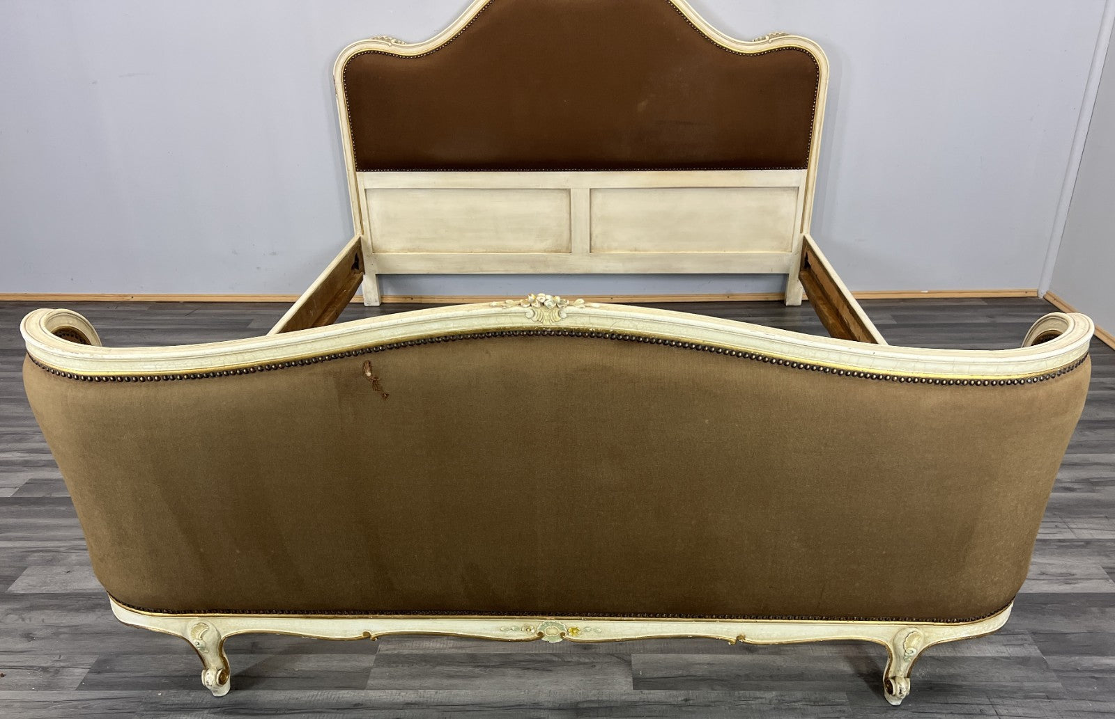Bed Vintage French Shabby Chic Upholstered King Size Bed Frame LOT 48164