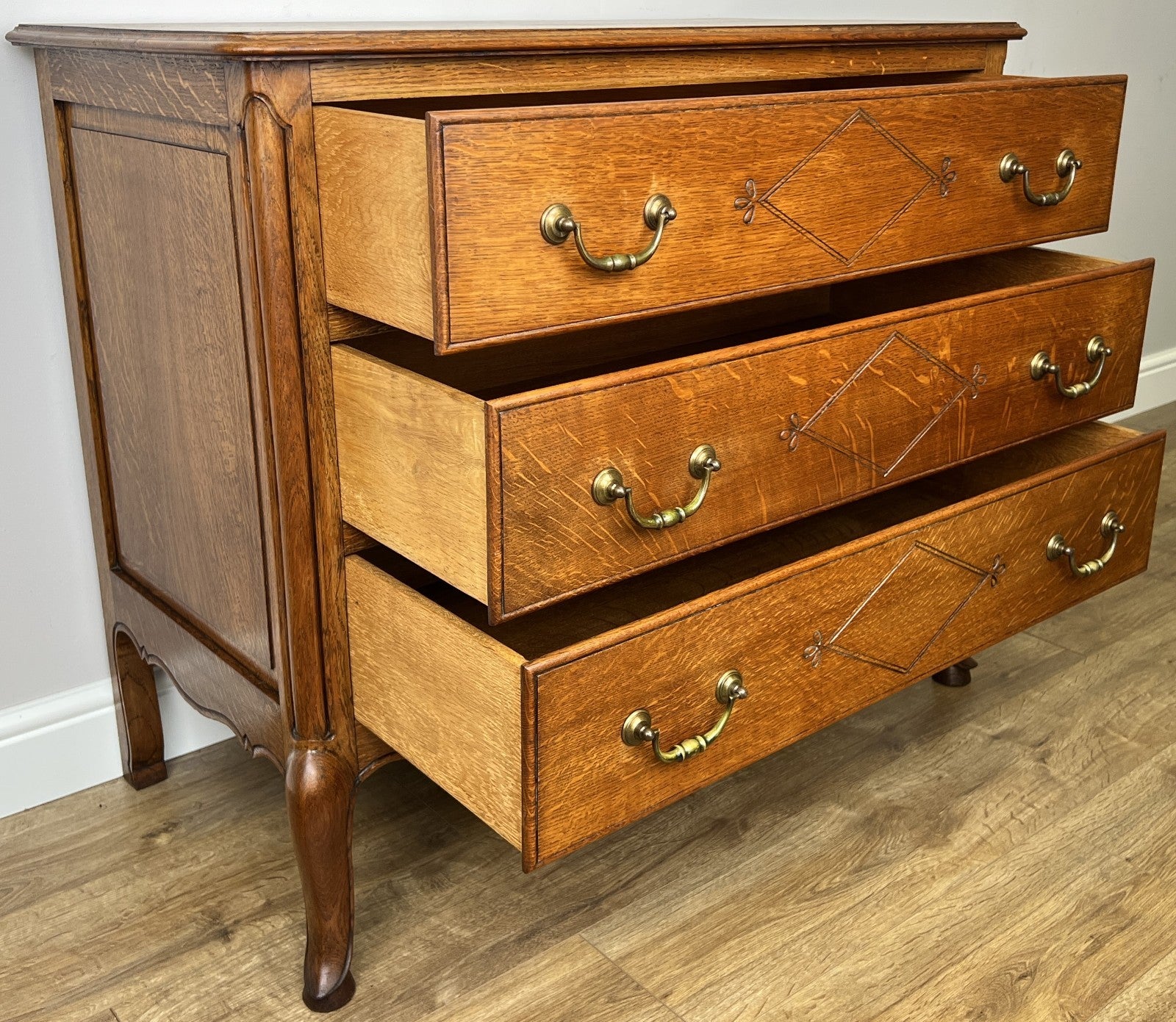 Chest of Drawers Vintage French Louis Oak 3 Drawers Carved Cabinet LOT 626111
