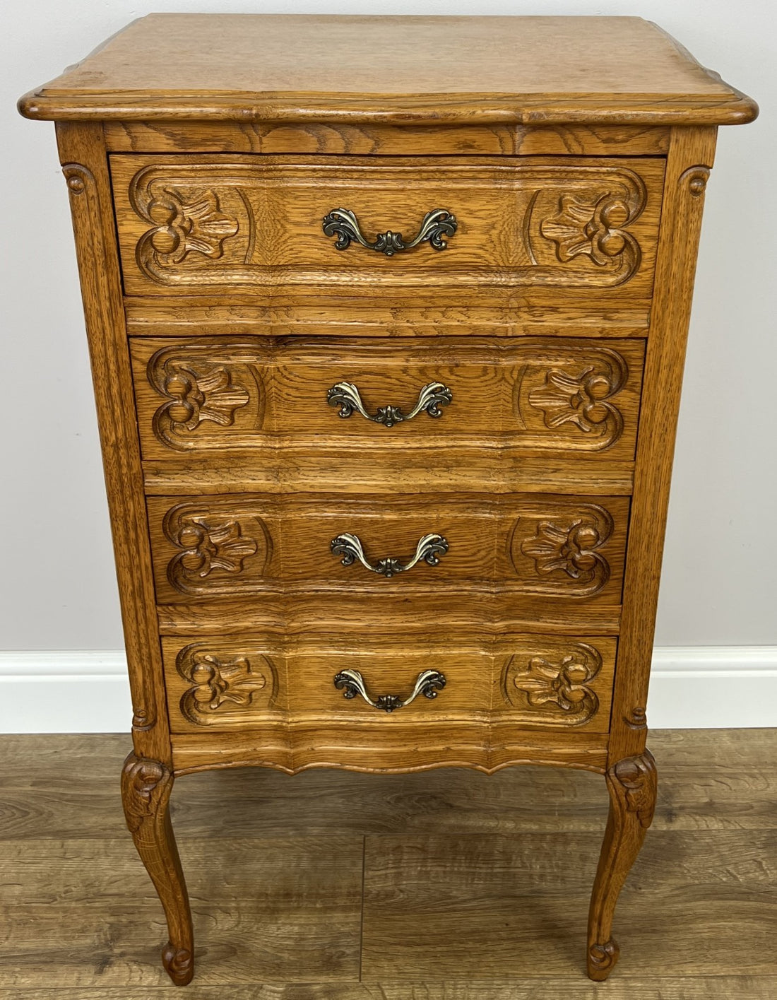 Chest of Drawers Vintage French Louis Oak 4 Drawers Carved Cabinet LOT 62310