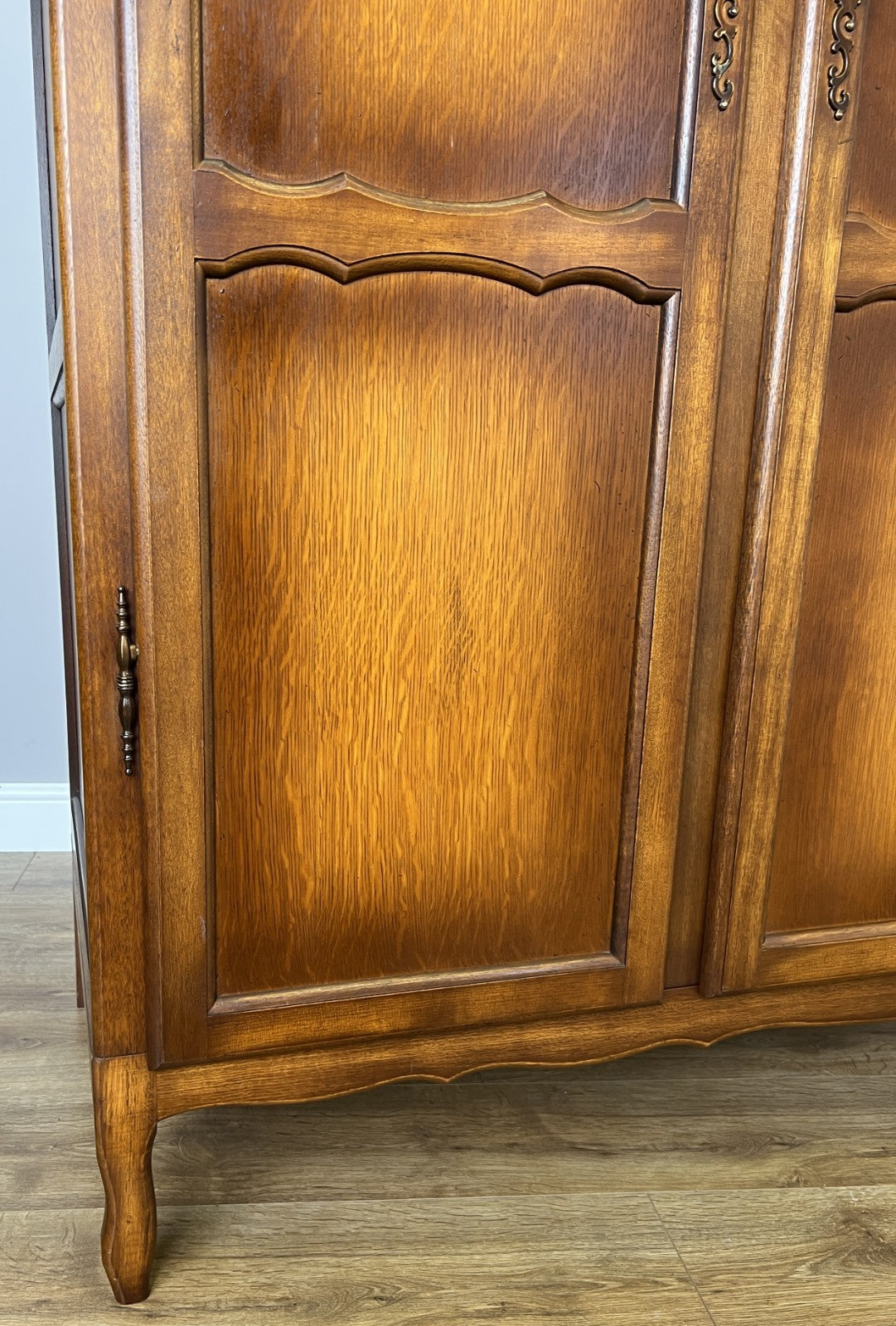 Wardrobe Vintage French Louis Oak Triple Door Carved Armoire Cabinet LOT 61035