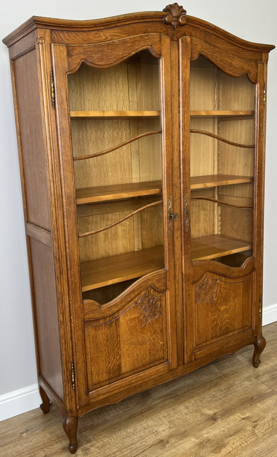 Bookcase Vintage French Louis XIV Style Oak Display Cabinet Sideboard LOT 63592