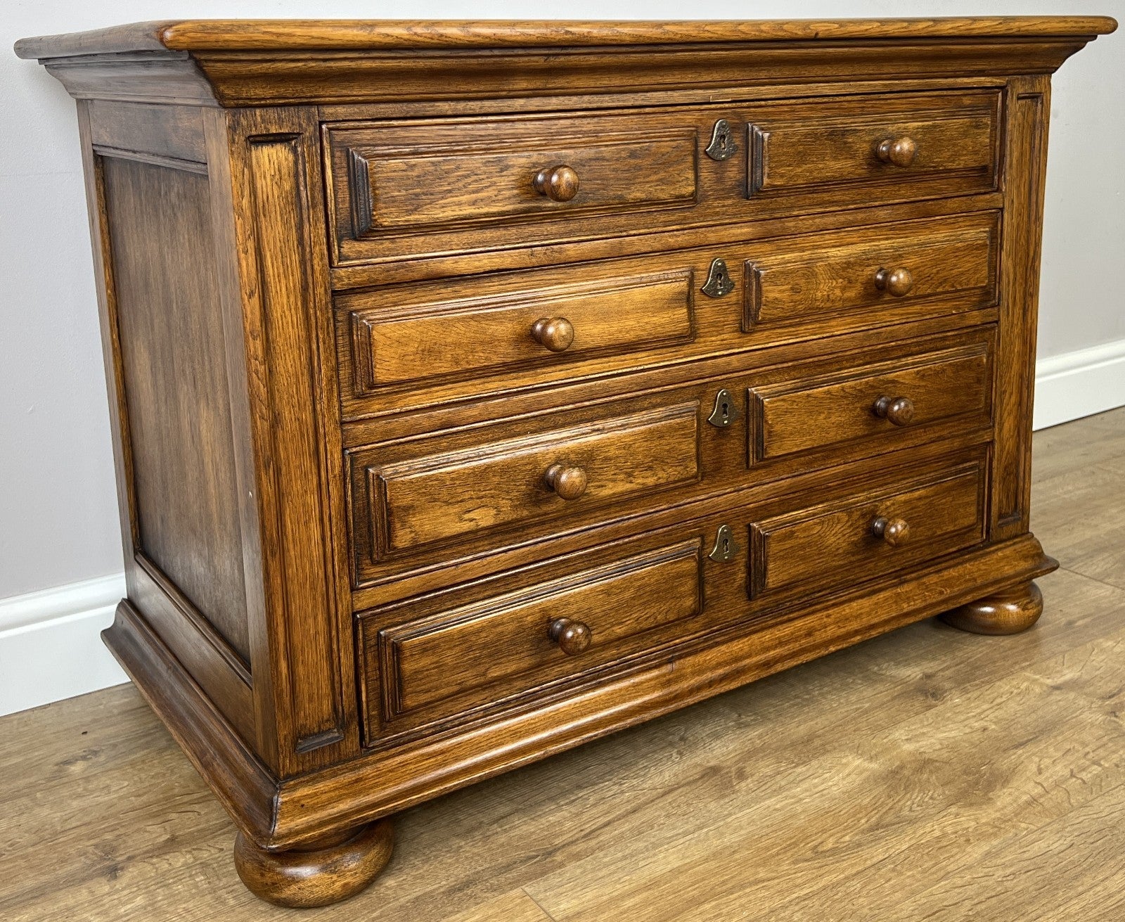 Chest of Drawers Vintage French Style Oak 4 Drawers Carved Cabinet LOT 62581