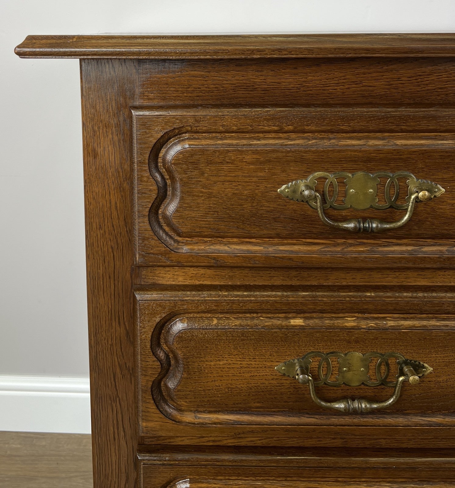 Chest of Drawers Vintage French Style 3 Drawer Carved Cabinet LOT 49746