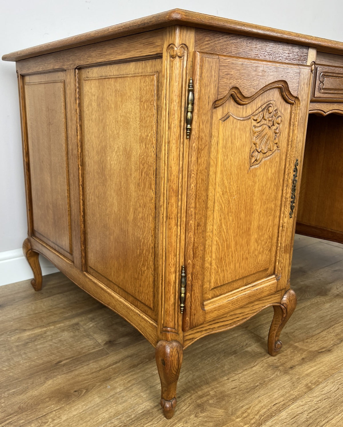 Cabinet Vintage French Louis XIV Style Carved Oak 8 Drawers Sideboard LOT 6460
