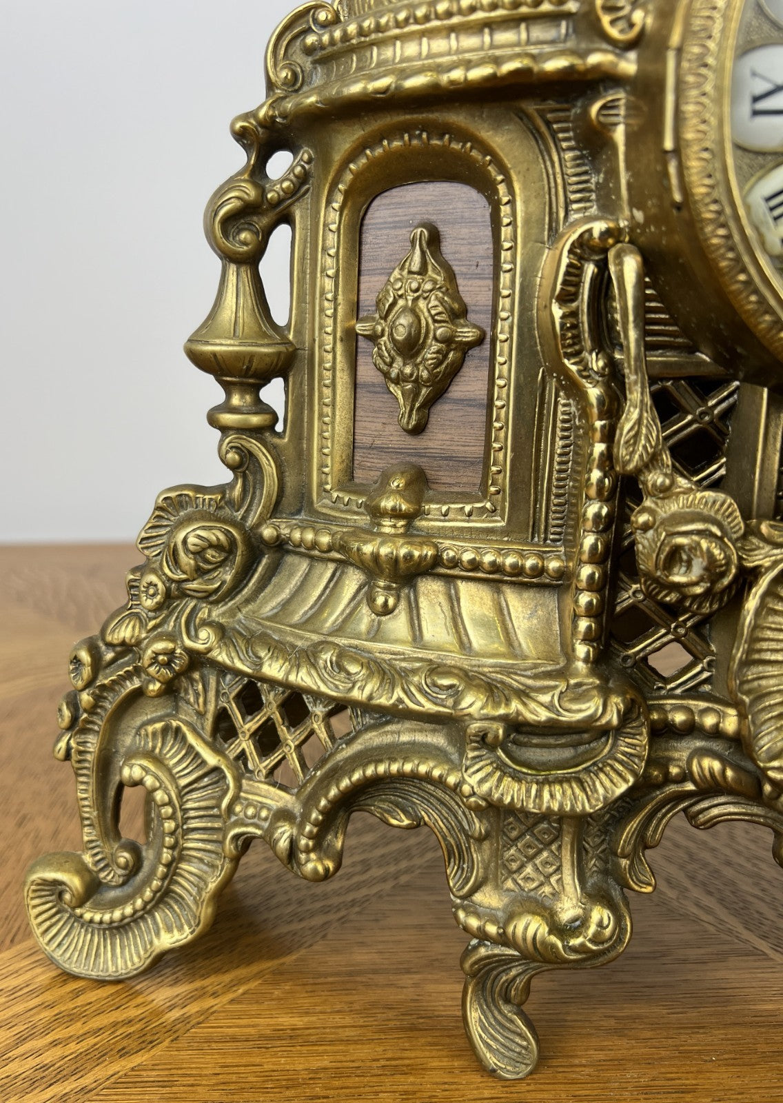 Clock Vintage French Brass Ornate Romantic Couple Mantel Clock LOT 60525