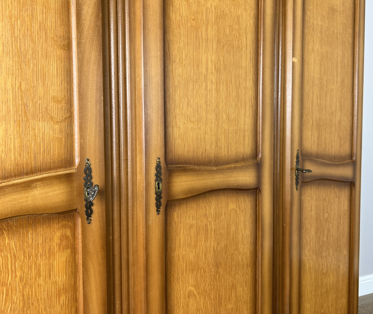 Wardrobe Vintage French Louis Oak Triple Door Carved Armoire Cabinet LOT 6534