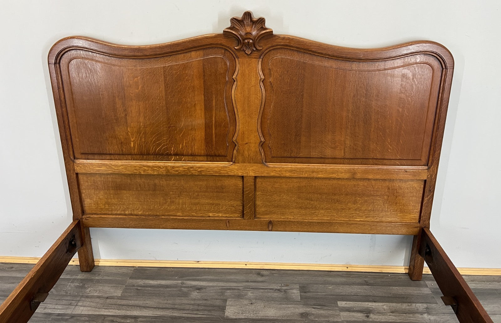 Bed Vintage French Louis Style Oak Double Bed Frame Carved Headboard LOT 47306